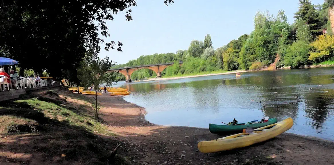 Visiting Canoës Loisirs, France
