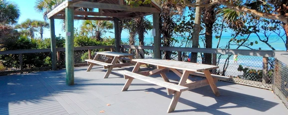 Relaxation Oasis - Explore Bird Key Park's Trails & Scenic Beauty