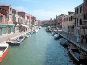 Canal City Adventure - Gondolas, History & Romance