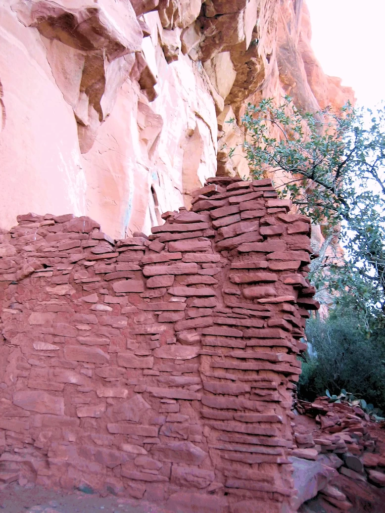 Sedona Canyon, AZ: Cliff-side Honanki Heritage Site
