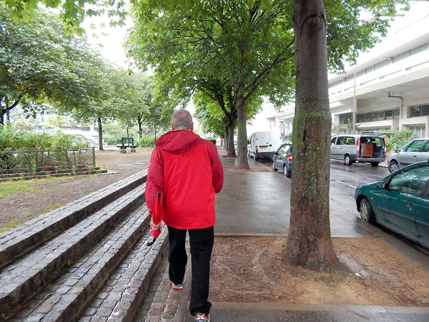 Lets Walk to the Eiffel Tower