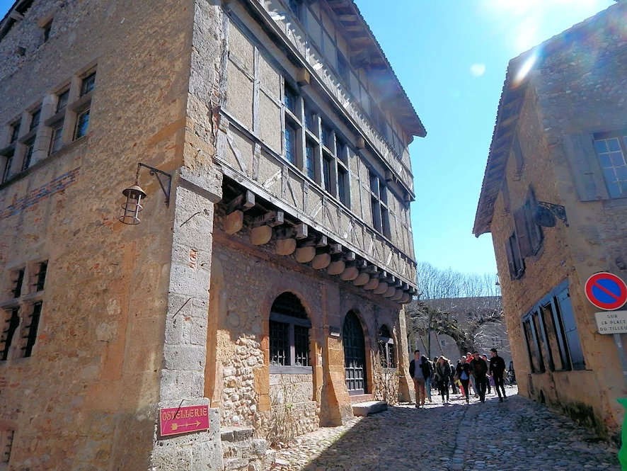 A description and images from our visit to Perouges France.