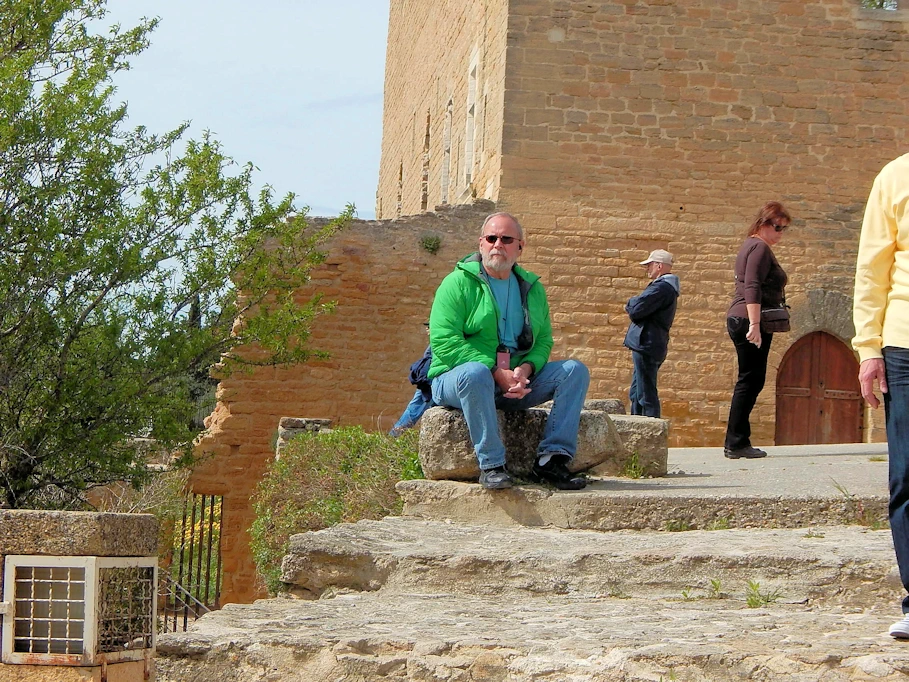 Walking down to Châteauneuf-du-Pape