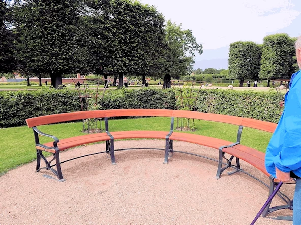 King's Garden Bench