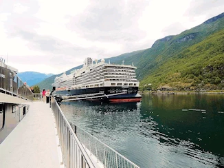 A description and images from our Trip on the Norway in a Nutshell Tour