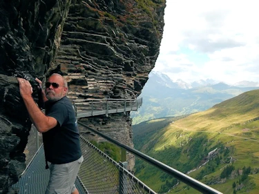 Hang on to the Cliff