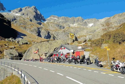 Hairpin Turns & Glaciers - Susten Pass Driving Guide & Tips