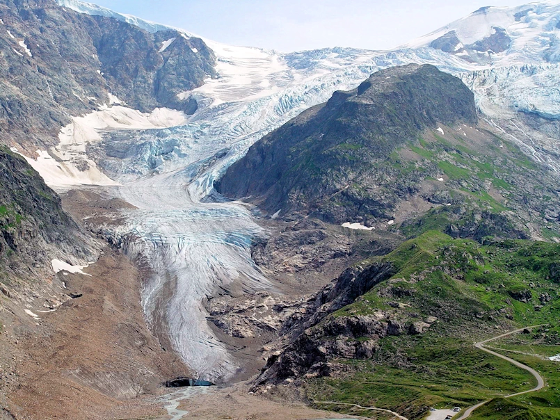 Hairpin Turns & Glaciers - Susten Pass Driving Guide & Tips