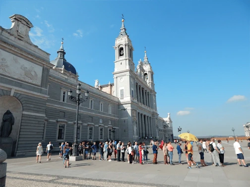 Royal Palace Entry Ticket Line