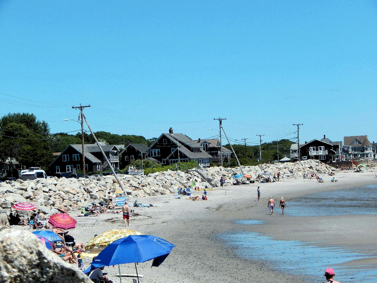 Colony Beach Area
