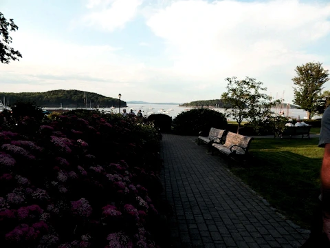 Agamont Park