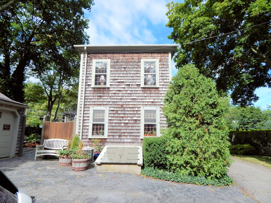 Plymouth Colonial Influence