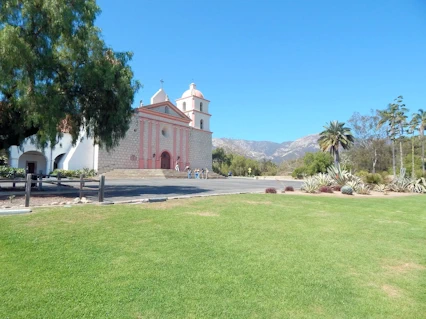 Santa Barbara: Mission Santa Barbara from Parking Lot