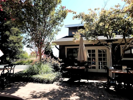 Santa Rosa: Deloach Vineyards Tasting Room