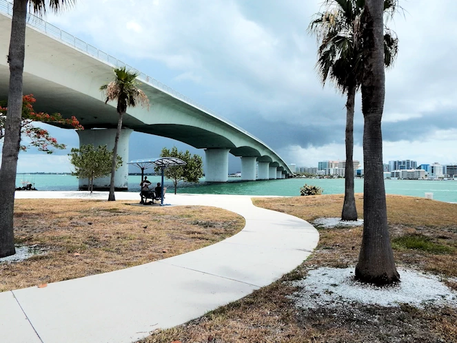 Relaxation Oasis - Explore Bird Key Park's Trails & Scenic Beauty