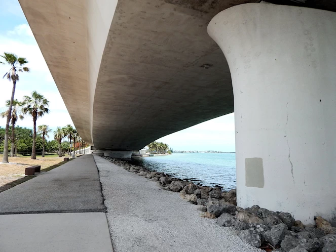 Relaxation Oasis - Explore Bird Key Park's Trails & Scenic Beauty