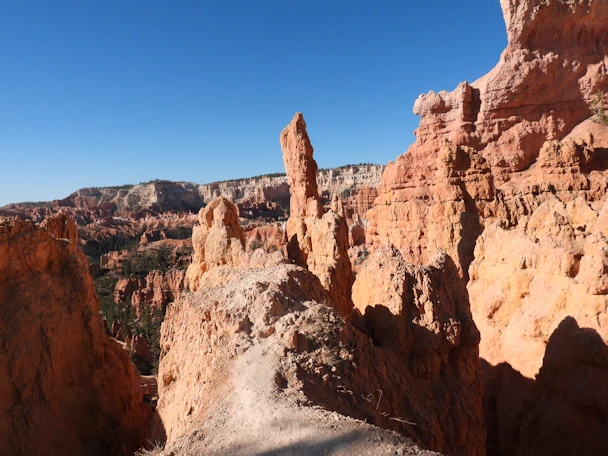 Bryce Canyon National Park: Amphitheater Area from Queen's Trail