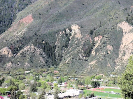Glenwood Springs: Glenwood Springs below Linwood Cemetery