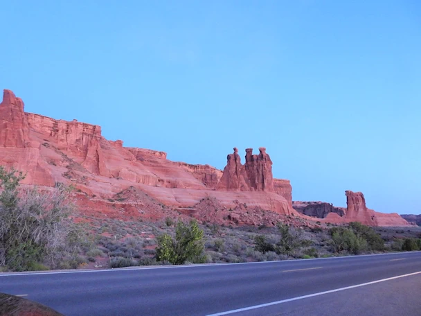 Arches National Park: Approaching the Three Gossips Area