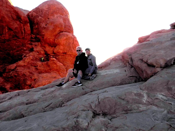 Arches National Park: Selfie at South Window Arch