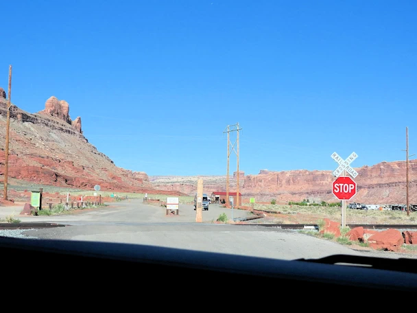 Gemini Bridges, Shafer Trail and Potash Road Loop - Adventure Through Canyonlands National Park