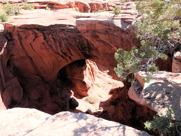 Gemini Bridges, Shafer Trail and Potash Road Loop - Adventure Through Canyonlands National Park