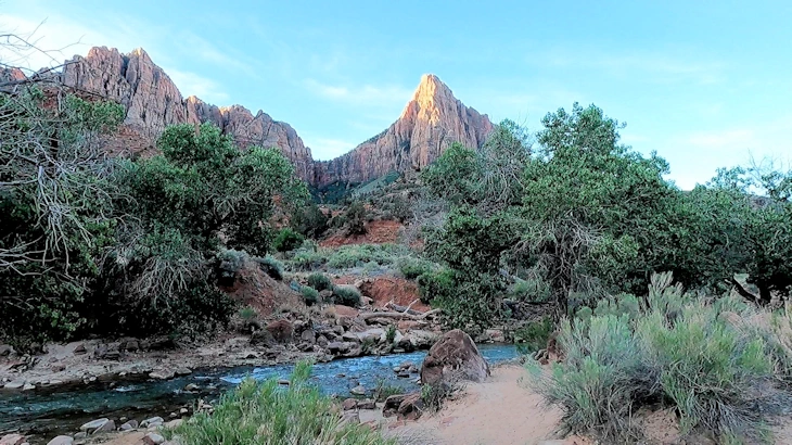 Zion National Park: Headed East on the Watchman Trail