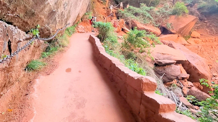 Zion National Park: Cliffs near the end of the Trail