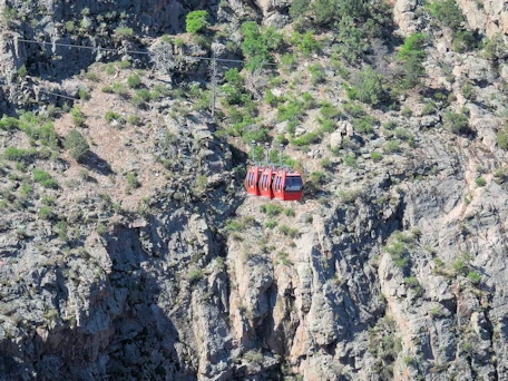 Royal Gorge, CO: Cable Cars crossing the Gorge