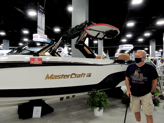 A description and images from the 2022 Miami Boat Show