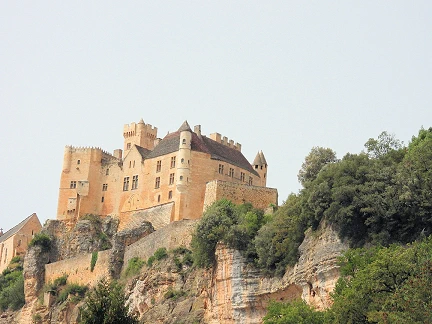 Geography, Châteaux, and Cuisine in the Dordogne River Valley