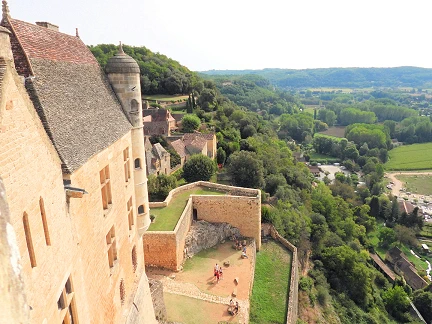 Geography, Châteaux, and Cuisine in the Dordogne River Valley