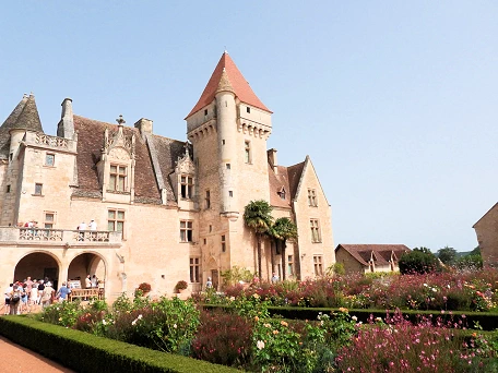 Geography, Châteaux, and Cuisine in the Dordogne River Valley