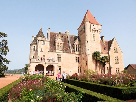 Geography, Châteaux, and Cuisine in the Dordogne River Valley