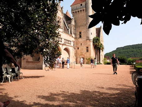 Geography, Châteaux, and Cuisine in the Dordogne River Valley