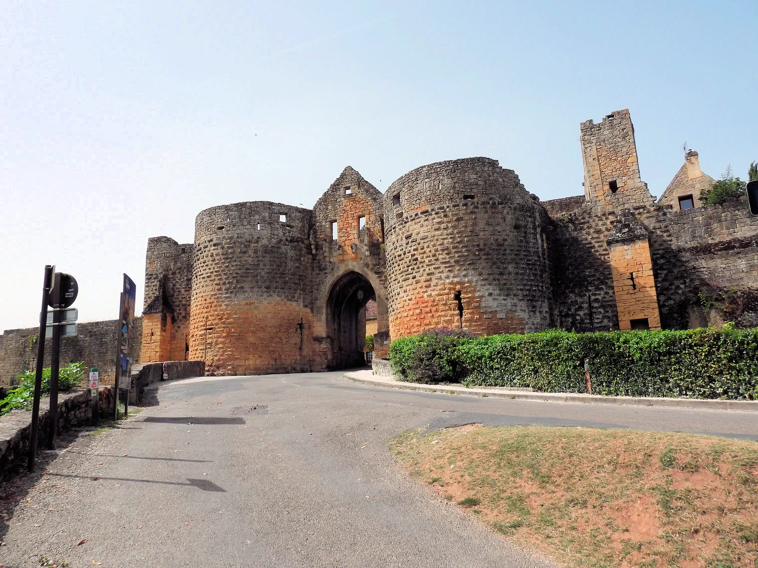 Geography, Châteaux, and Cuisine in the Dordogne River Valley