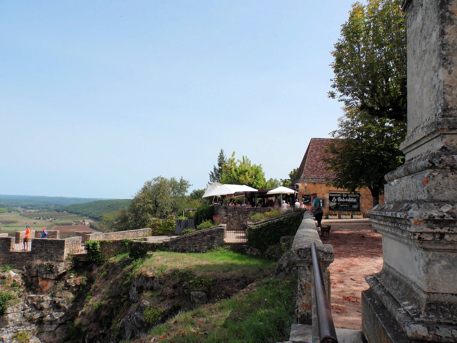 Geography, Châteaux, and Cuisine in the Dordogne River Valley