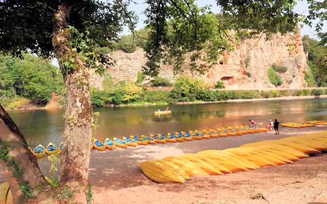 Geography, Châteaux, and Cuisine in the Dordogne River Valley