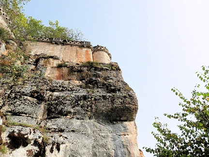 Geography, Châteaux, and Cuisine in the Dordogne River Valley