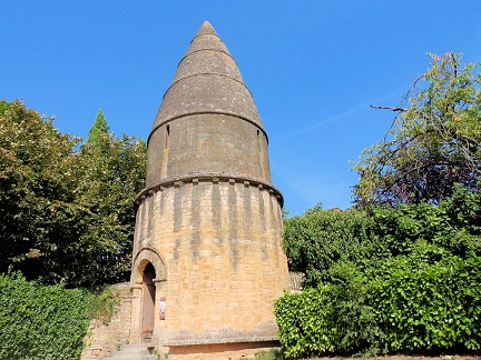 Geography, Châteaux, and Cuisine in the Dordogne River Valley