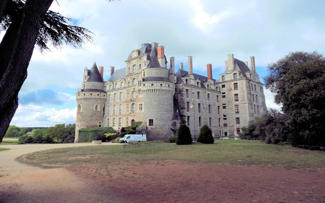 Exploring Château de Brissac