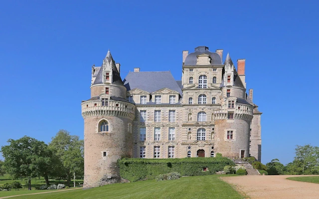 Exploring Château de Brissac