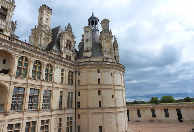 Discover the majestic beauty of Chateau Chambord, the largest Renaissance chateau in the Loire Valley of France. See photos of Chambord 
    and get the tips and information you need to make your visit a successful one.