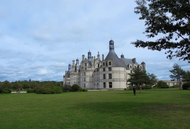 Discover the majestic beauty of Chateau Chambord, the largest Renaissance chateau in the Loire Valley of France. See photos of Chambord 
    and get the tips and information you need to make your visit a successful one.