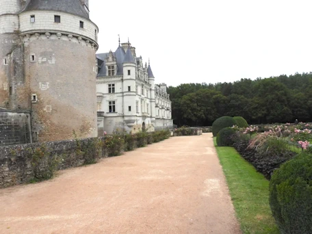 Exploring Chenonceau