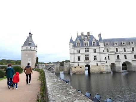 Discover Château de Chenonceau, the 'Ladies' castle uniquely built spanning the Cher River in the Loire Valley.  See photos of Chenonceau, watch our movie, and get the tips and logistical information you need to make your visit a successful one.