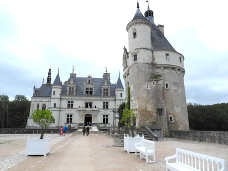 Discover Château de Chenonceau, the 'Ladies' castle uniquely built spanning the Cher River in the Loire Valley.  See photos of Chenonceau, watch our movie, and get the tips and logistical information you need to make your visit a successful one.