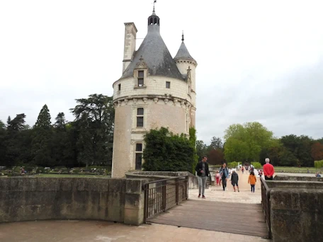Exploring Chenonceau