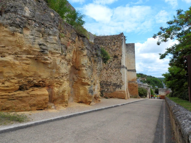 Exploring Château de Chinon