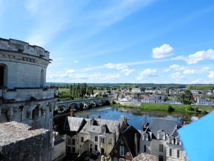 Immerse yourself in French history at Château Royal d'Amboise! Explore a stunning Renaissance masterpiece, favored by kings & Leonardo da Vinci. Unwind in charming Amboise & discover the Loire Valley's rich heritage. Book tickets & plan your unforgettable visit today!